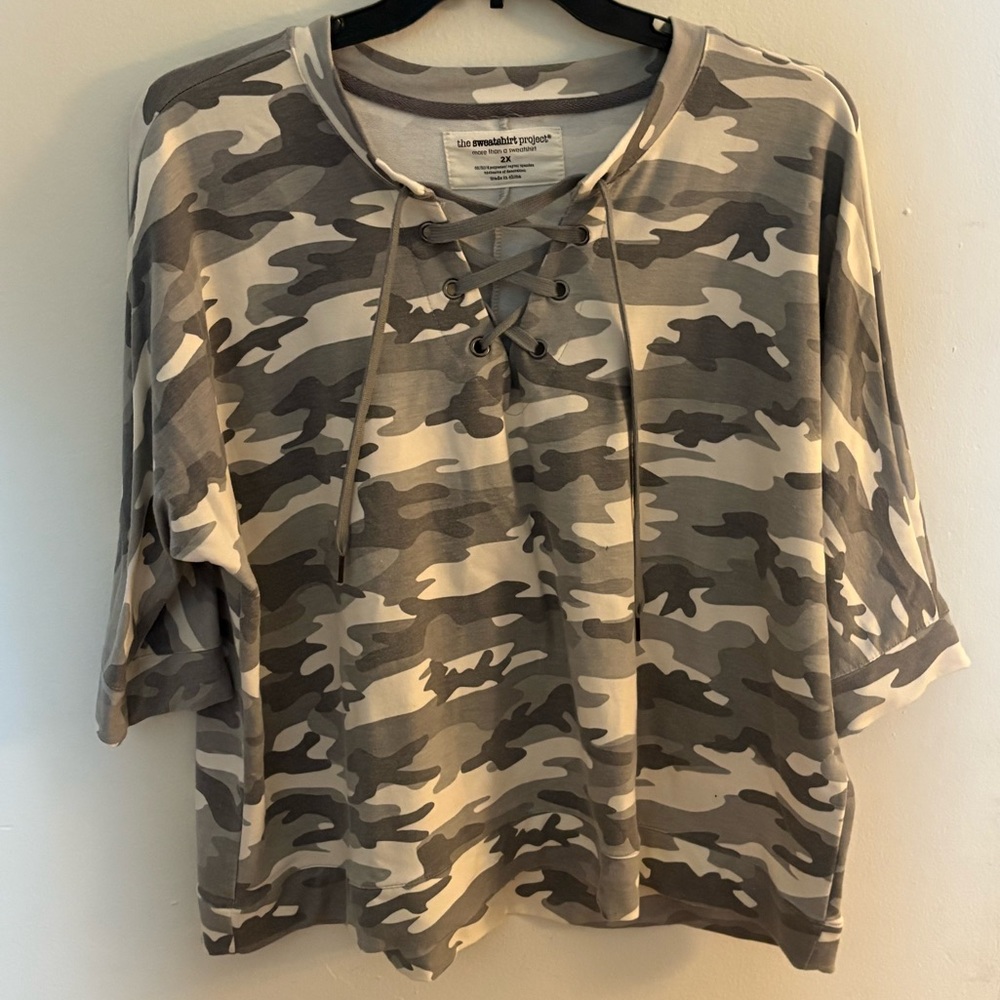 NWOT Grey and White 3/4 Sleeve Tie Front Shirt